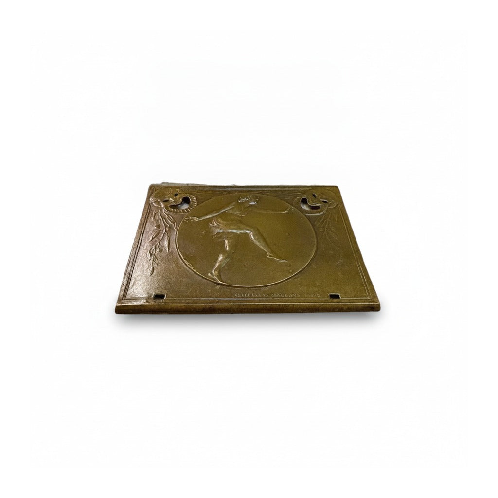 Plaqueta de bronce Danseuse de Henry Dropsy en vista oblicua sobre piedra