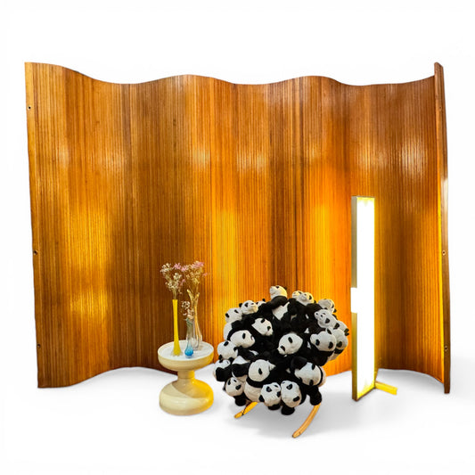 Monumental mid-century slatted wood tambour room divider by Maple & Co with an undulating top edge, featuring a warm natural patina