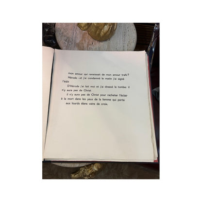 Página interior del libro Petite Rapsodie de la Main con poema tipografiado en francés