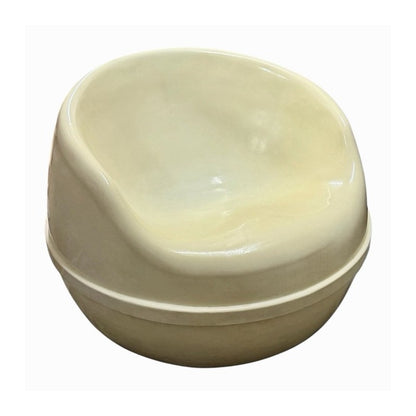 Butaca Roth Tyrol vintage de poliestireno crema con asiento envolvente y cuerpo esférico