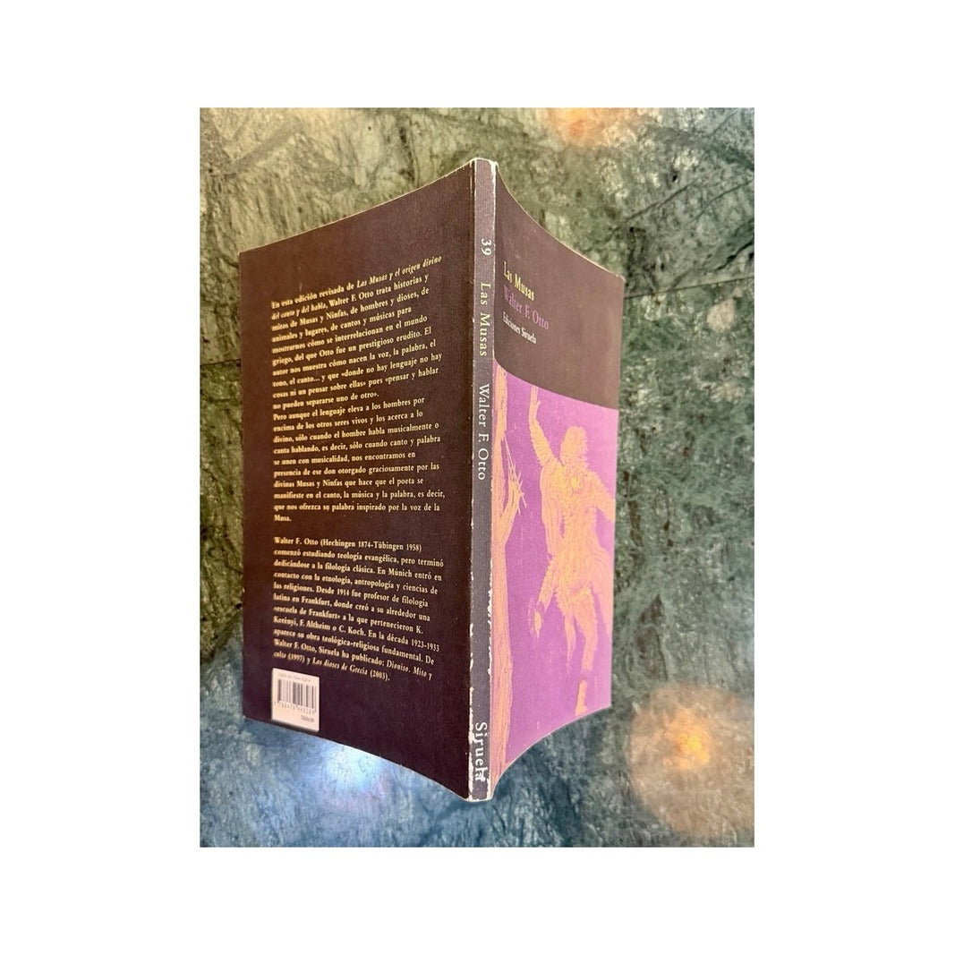 Libro Las Musas de Walter F. Otto visto de lado, con lomo y contraportada visibles