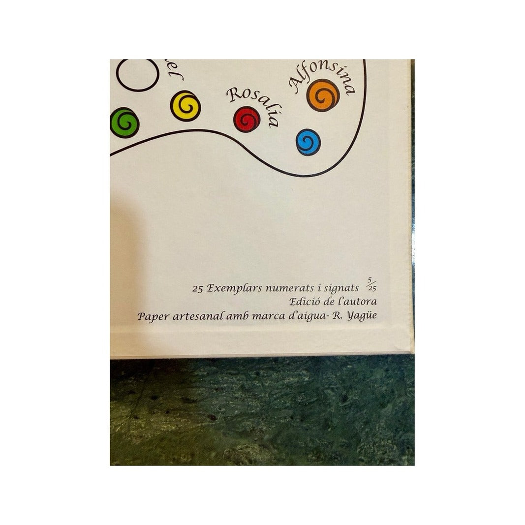 Detalle del papel artesanal con marca de agua y numeración 5/25 del libro de artista