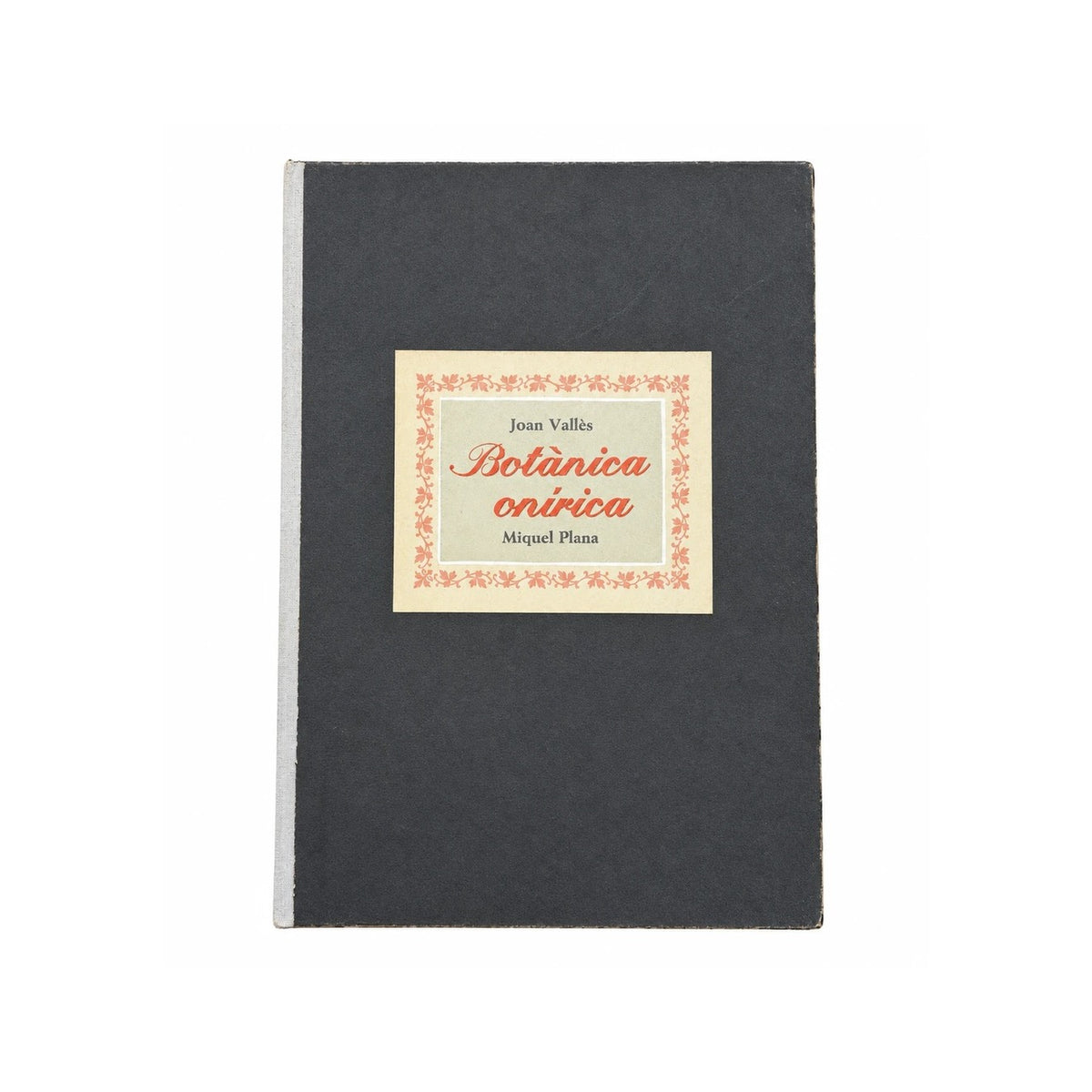 Libro de artista Botànica onírica con cubierta antracita, lomo claro y etiqueta botánica central