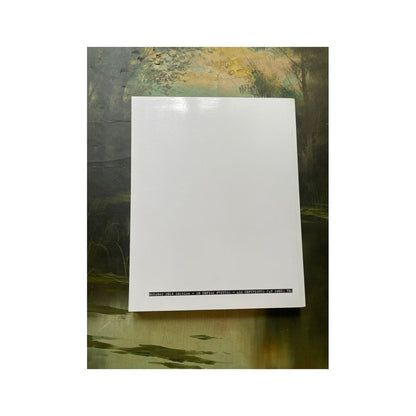 Contraportada blanca del portafolio Quiet Beauty con sello de edición de octubre de 2014 en el borde inferior