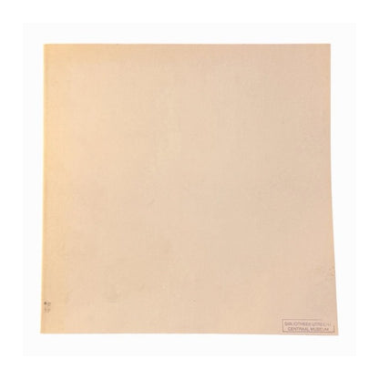 Portada clara del libro de artista de James Lee Byars con sello de la biblioteca Centraal Museum