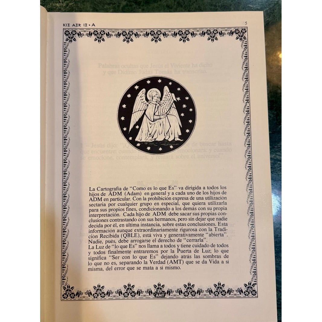 Página interior con ilustración de ángel alado dentro de círculo estrellado y texto esotérico