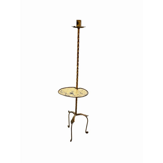 Mesa de cóctel vintage con candelabro integrado en hierro forjado dorado con bandeja central y base trípode