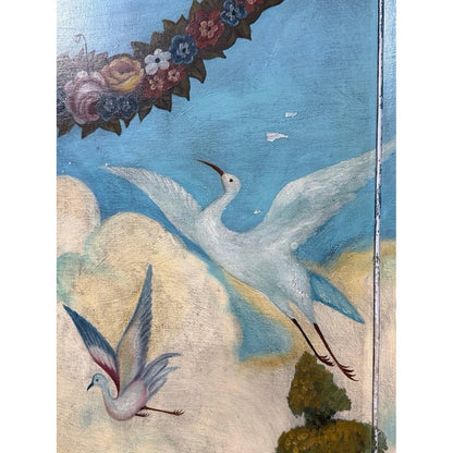 Detalle de aves blancas volando y guirnalda floral en cielo azul del biombo