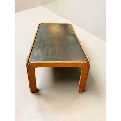 Mesa centro alemana Raumdesign vista frontal patas curvas madera y pizarra
