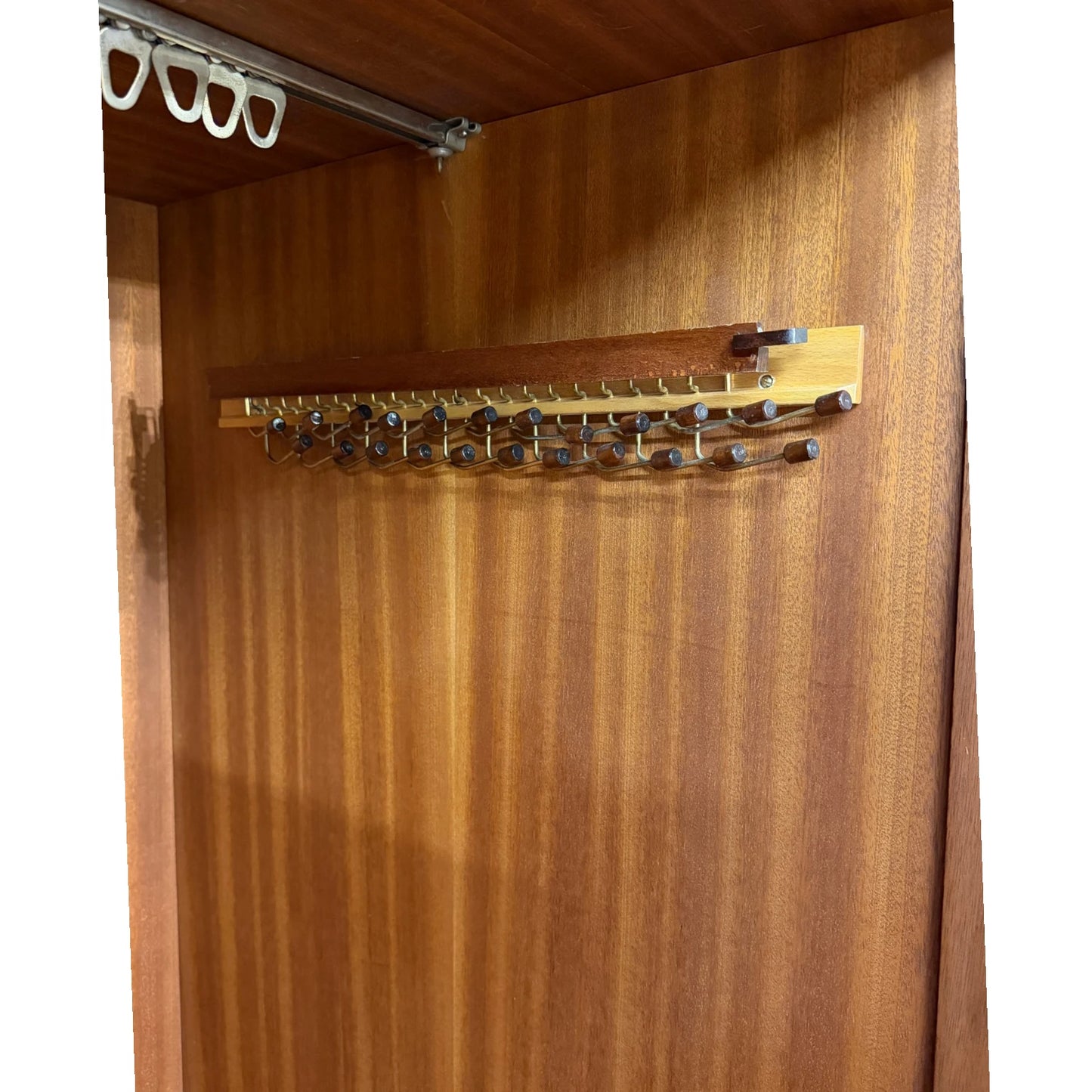 Detalle del interior del cuelga corbatas de Fratelli Reguitti