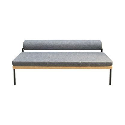 Banco moderno con cojín y respaldo tapizados en gris, estructura de madera y patas de metal negro