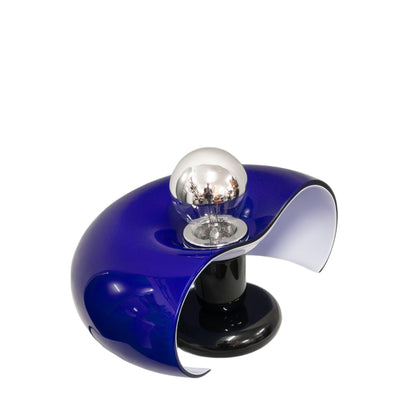 Lámpara de pared vintage azul y negra atribuida a Joe Colombo con bombilla de casquete semireflector.