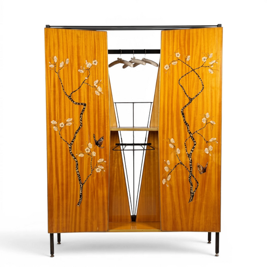 Armario perchero vintage italiano de diseño mid century en madera decorada con motivos florales y perchas de cerámica pintada con paisajes venecianos