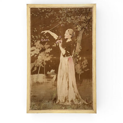 Pintura vintage de Marcel Rieder sobre tela representando a una mujer recogiendo fruta bajo un árbol con marco dorado acanalado