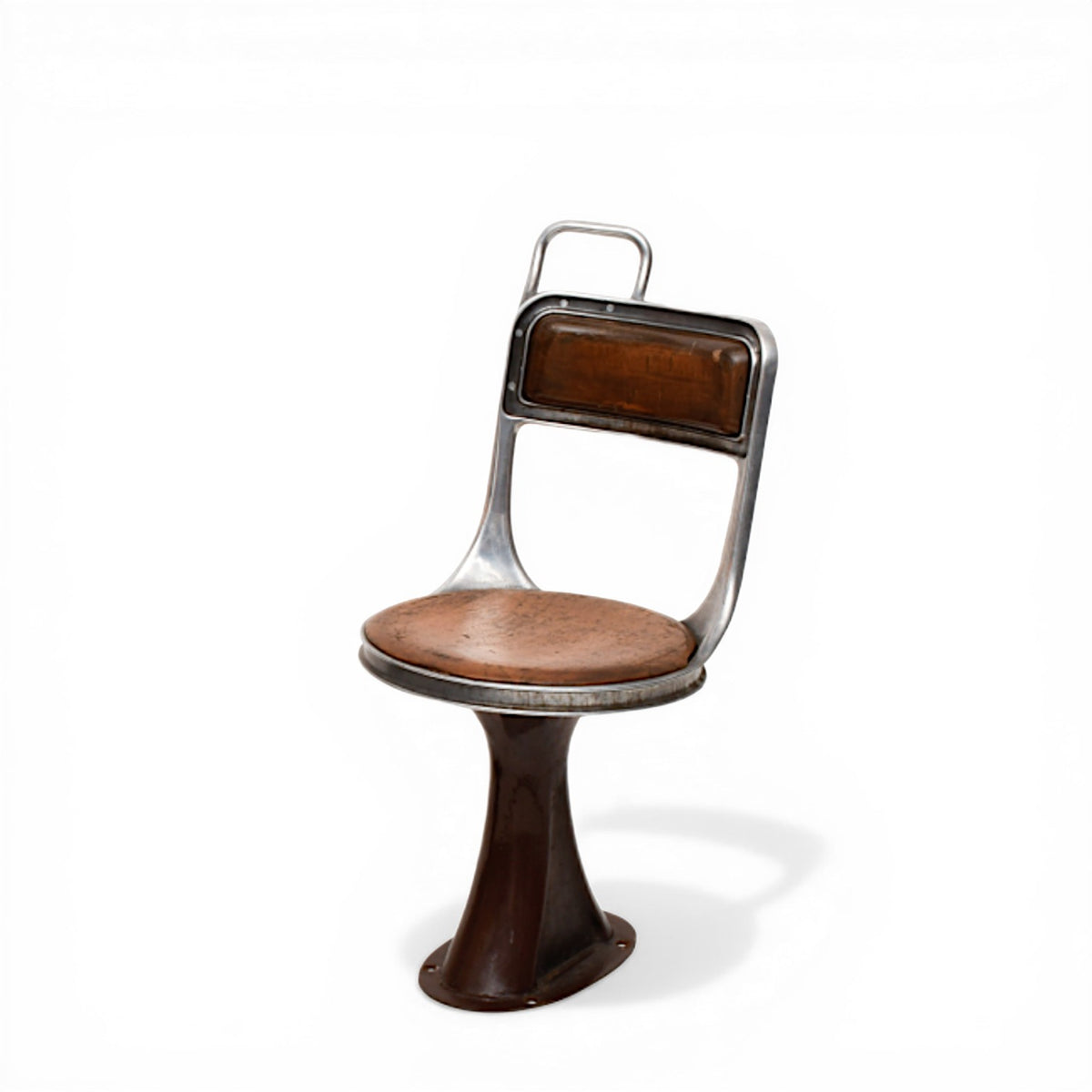 Silla de tranvía antigua de Turín años 30 con base de hierro fundido marco de aluminio y asiento de madera con pátina