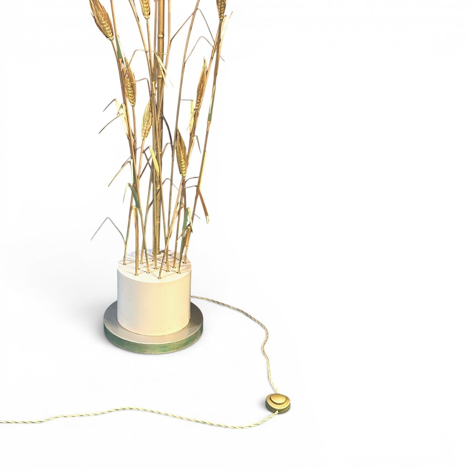 La Basilica Galeria brass wheat sheaf floor lamp with a cylindrical base and rear reflector disc, 1980s.