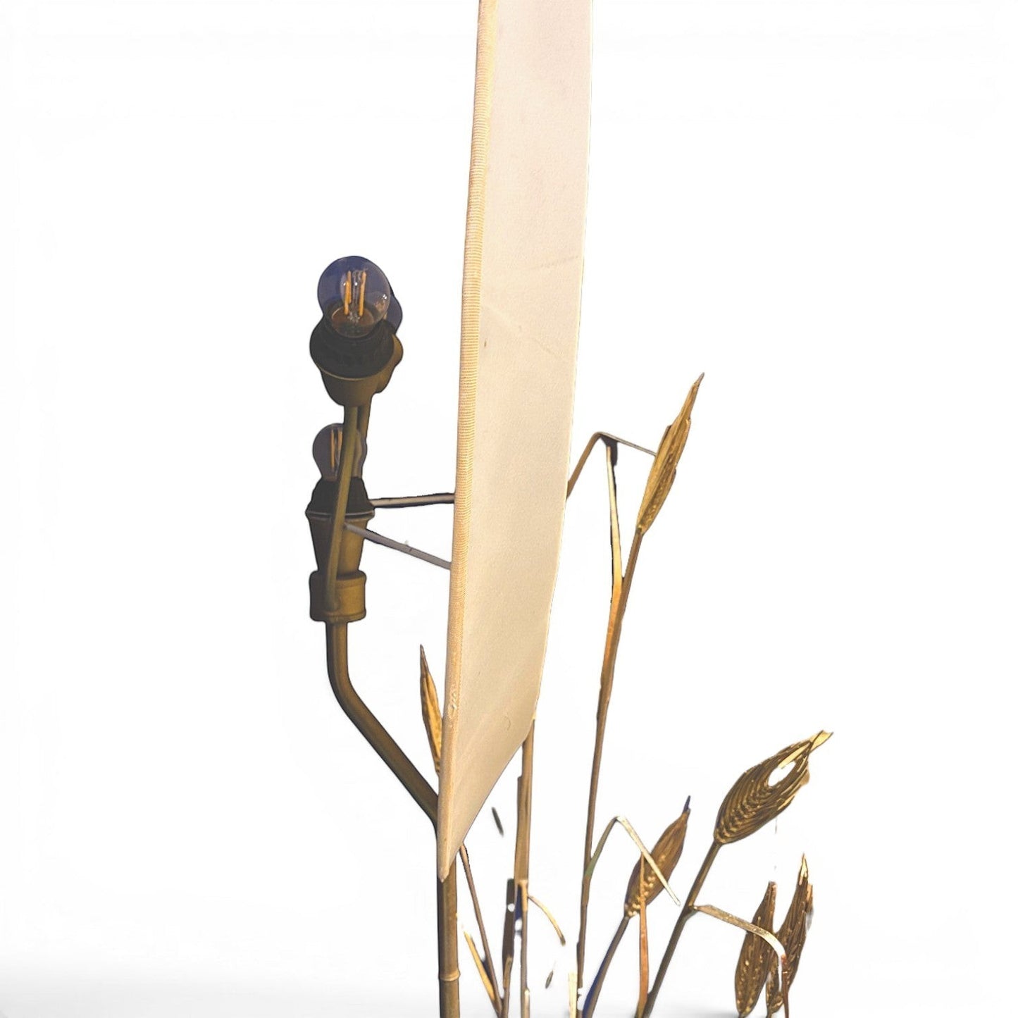 La Basilica Galeria 1980s brass wheat sheaf floor lamp with rear reflector disc and three lights, Italian design.