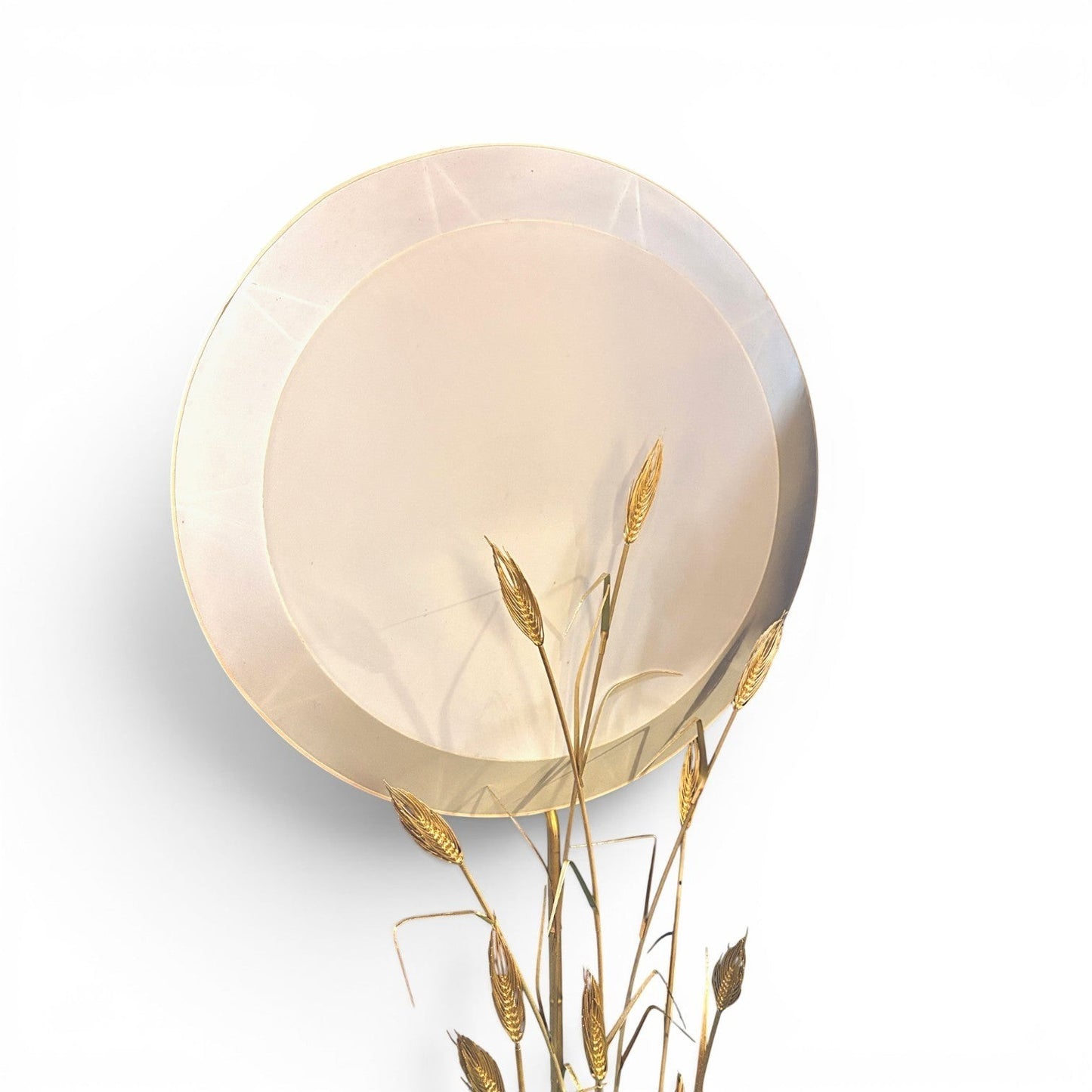 La Basilica Galeria 1980s Italian brass wheat sheaf floor lamp with rear reflector disc for indirect lighting.