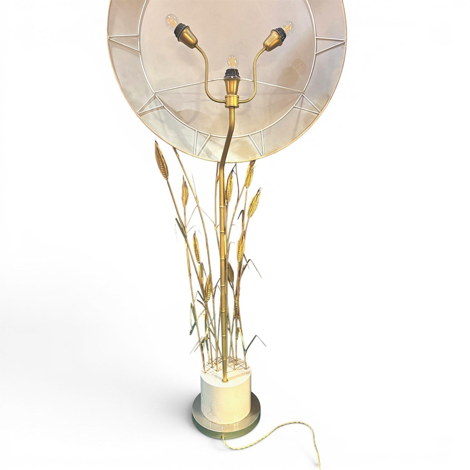 La Basilica Galeria brass wheat sheaf floor lamp with rear reflector disc, 1980s Italian design.