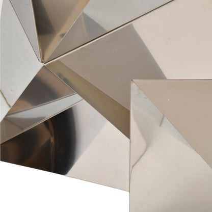 Escultura modular de cuatro piezas de acero pulido espejo con formas geométricas angulares diseñadas por Manfredo Massironi