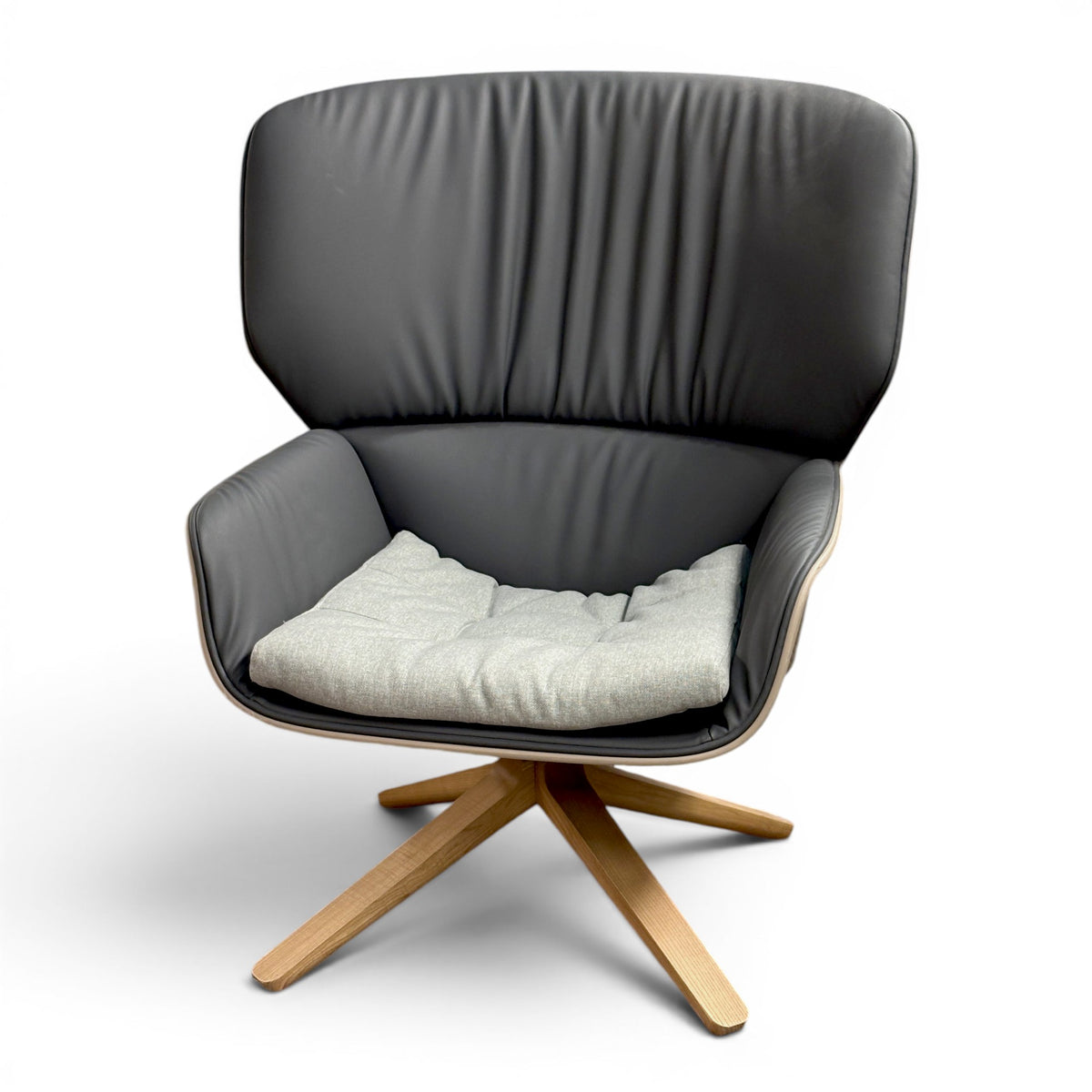 Nuez Lounge Chair by Patricia Urquiola, 2017