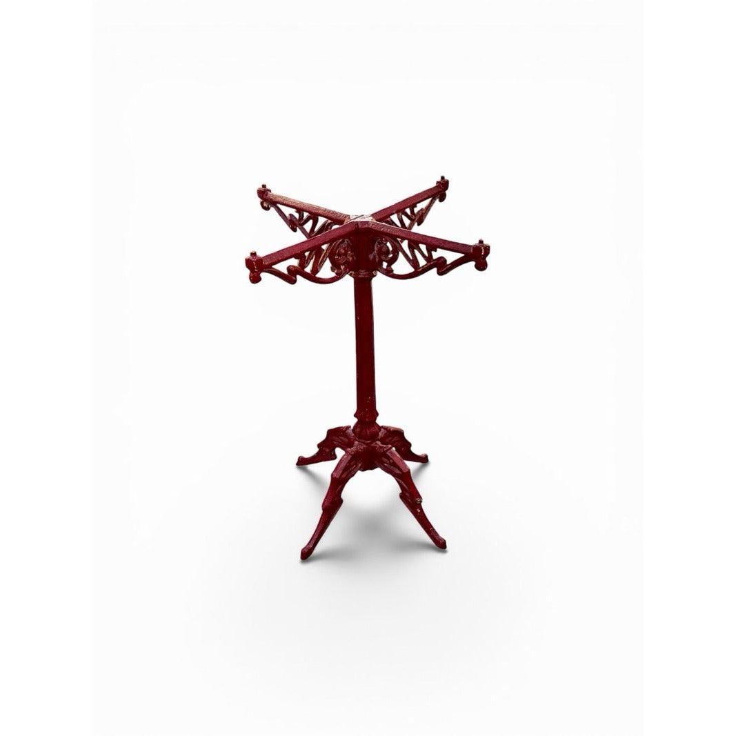Pie de mesa vintage de hierro rojo burdeos con estructura ornamental estilo francés